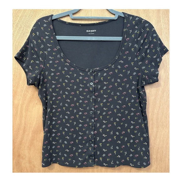 Old Navy Rib-Knit Button-Down Top - Picture 3 of 9